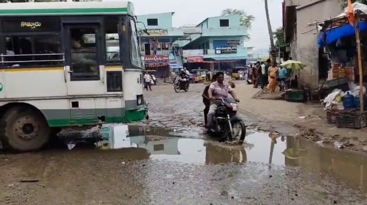 రోడ్డు వేయండి సారూ..